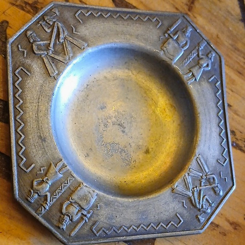 Octagonal metal ashtray with - octagonal,